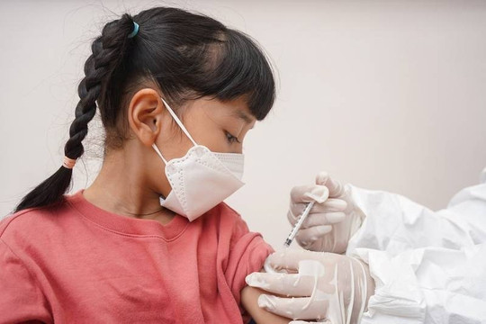 Bệnh bại liệt bùng phát đe dọa trẻ em Anh 