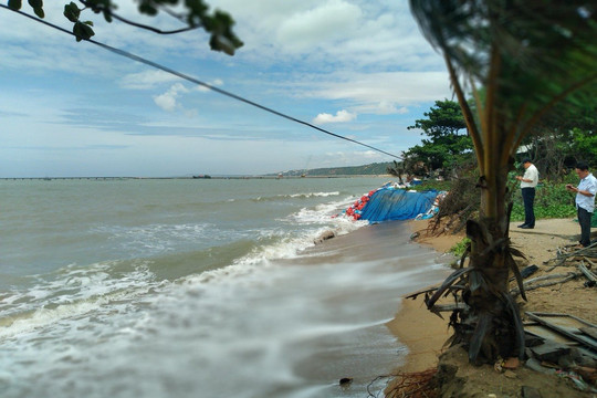 Vùng biển Bình Thuận có mưa rào và dông mạnh kéo dài
