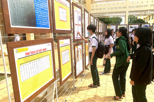 Digital exhibitions on Hoang Sa and Truong Sa Archipelagoes to be held at high schools in Bac Binh district