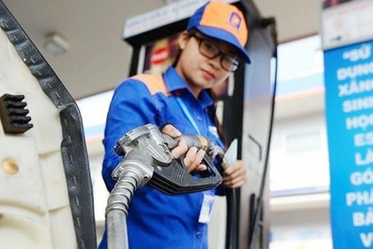 Vì sao giá xăng dầu chỉ giảm nhỏ giọt gần 500 đồng/lít?