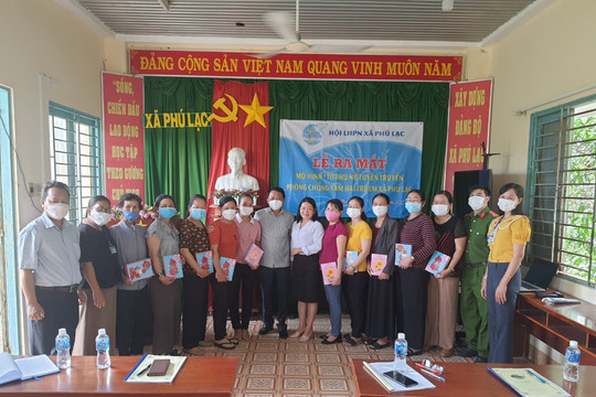 Xã Phú Lạc:

 Ra mắt mô hình “Tổ Phụ nữ tuyên truyền phòng, chống xâm hại trẻ em”