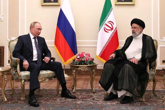 Nga và Iran liên minh chống lại sự cô lập của phương Tây