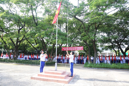 Chủ tịch UBND tỉnh Lê Tuấn Phong dự Lễ Khai giảng tại Trường THPT Hàm Thuận Bắc