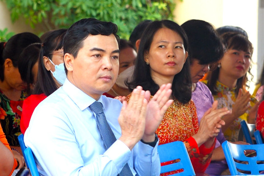 Phó Bí thư Thường trực Tỉnh ủy tham dự Lễ Khai giảng tại Trường THPT chuyên Trần Hưng Đạo