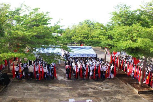 Hơn 1.100 học sinh Trường THPT Bùi Thị Xuân bước vào năm học mới