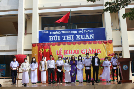 766 học sinh Trường THPT Đức Tân dự khai giảng