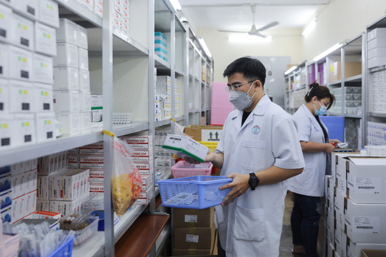 Thủ tướng chỉ đạo bảo đảm thuốc, trang thiết bị y tế để phục vụ công tác khám bệnh, chữa bệnh