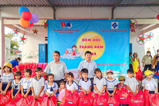 234 phần quà Trung thu dành tặng cho trẻ em ở xã Phước Thể