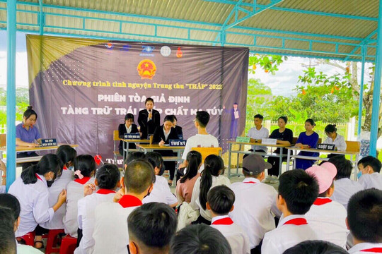 Trường Đại học mở TP HCM tổ chức phiên tòa giả định tại xã Đa Mi