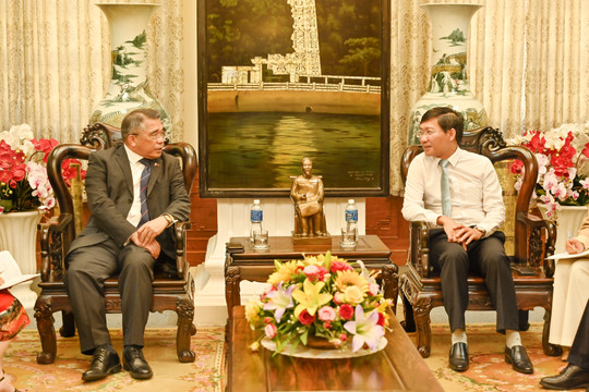Chủ tịch UBND tỉnh Lê Tuấn Phong tiếp Ngài Meynardo LB. Montealegre -Đại sứ Cộng hòa Philippines tại Việt Nam