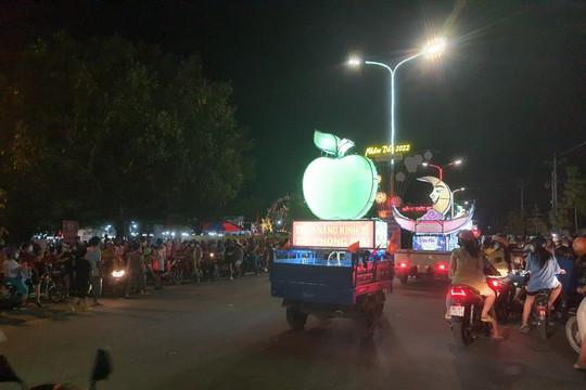 Lung linh Đêm hội trăng rằm huyện Tuy Phong năm 2022