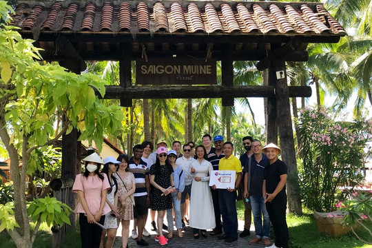 International famtrip delegation makes survey on Binh Thuan tourism