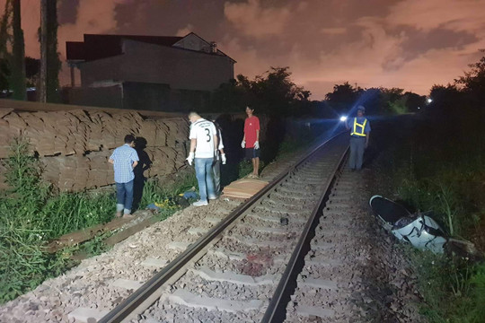 Vượt rào chắn đường sắt, người đàn ông bị tàu hỏa tông thiệt mạng