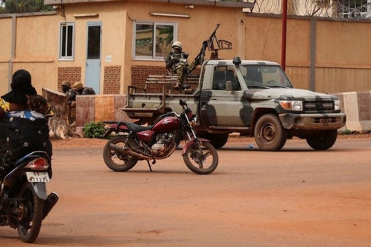 Tổng thống bị lật đổ chấp nhận từ chức, Burkina Faso có lãnh đạo mới