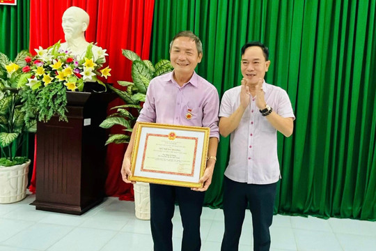 Phó Tổng biên tập Báo Bình Thuận nhận kỷ niệm chương của Bộ Văn hóa, Thể thao và Du lịch