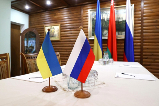 Nga và phương Tây đối đầu, tương lai đàm phán Moscow – Kiev ngày càng mờ mịt