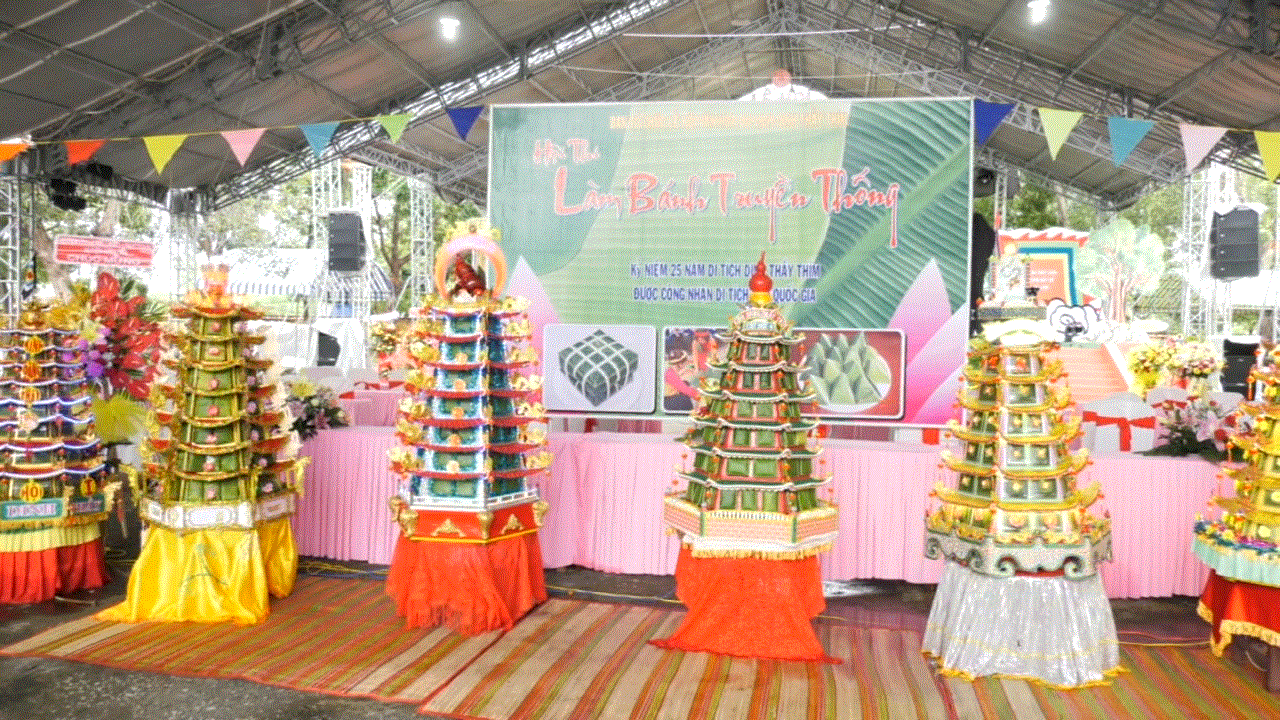 Độc đáo Hội thi làm bánh truyền thống tại Lễ hội văn hóa Dinh Thầy Thím
