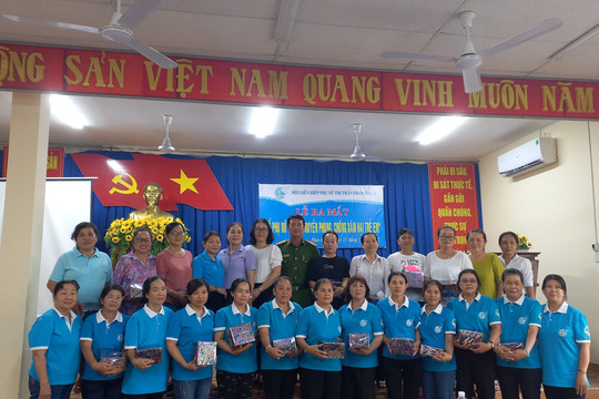 Ra mắt mô hình “Tổ phụ nữ tuyên truyền, phòng chống xâm hại trẻ em” ở Tuy Phong