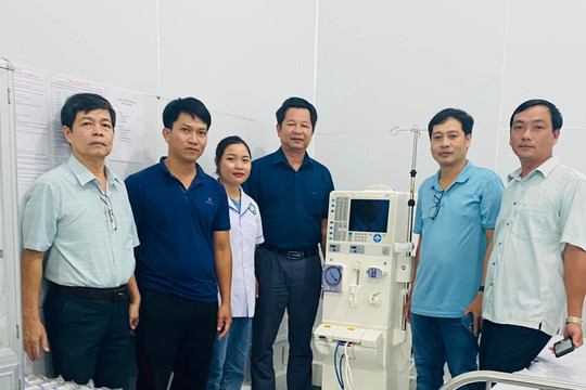 Hỗ trợ máy chạy thận nhân tạo tại Trung tâm y tế Hàm Tân
