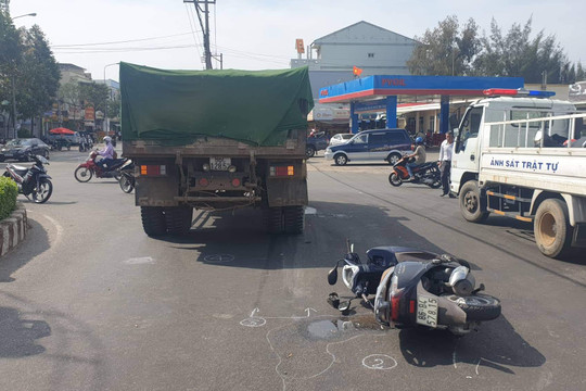 TP. Phan Thiết: Tai nạn giữa xe ben và xe máy,  một phụ nữ tử vong