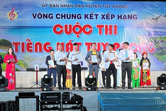 Trao 12 giải thưởng tại cuộc thi “Tiếng hát Tuy Phong” năm 2022
