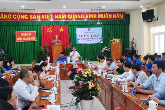 Hàm Thuận Nam: Tuyên dương 17 đảng viên trẻ tiêu biểu