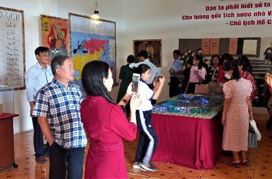 Trường THPT Bùi Thị Xuân mở phòng trưng bày lịch sử