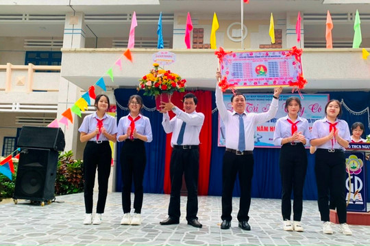 Trường THCS Nguyễn Du:
Tri ân thầy cô bằng nhiều hoạt động ý nghĩa