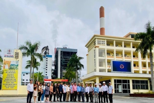 Người dân xã Vĩnh Tân tham quan các nhà máy nhiệt điện phía Bắc: “Trăm nghe không bằng một thấy”