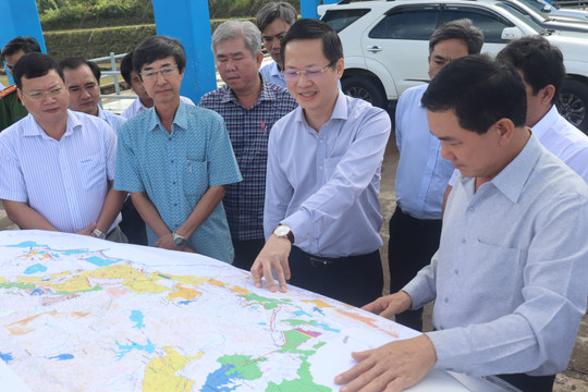 
Chủ tịch UBND tỉnh thăm, làm việc tại Tánh Linh