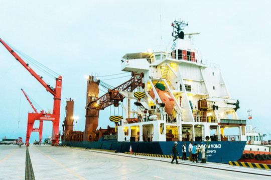 Phát triển cụm liên kết gắn xây dựng các trung tâm kinh tế biển trên lĩnh vực công thương