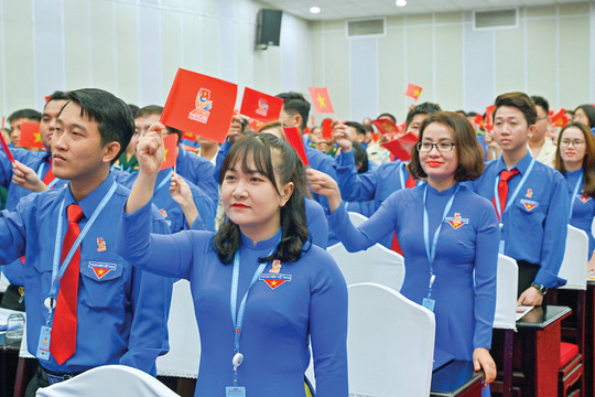 Hướng tới Đại hội đại biểu toàn quốc Đoàn Thanh niên Cộng sản Hồ Chí Minh lần thứ XII – Nhiệm kỳ 2022 – 2027: Xây dựng cán bộ Đoàn cơ sở vừa hồng, vừa chuyên