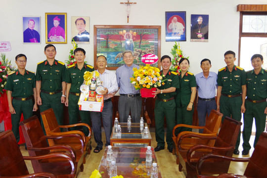 Bộ Chỉ huy Quân sự tỉnh thăm Toà Giám mục Phan Thiết 