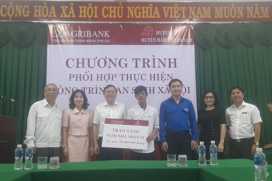 Agribank Chi nhánh Bình Thuận – Huyện ủy Hàm Thuận Nam:
Phối hợp thực hiện an sinh xã hội