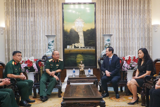 Bộ Tư lệnh Quân khu 7 chúc tết tỉnh Bình Thuận