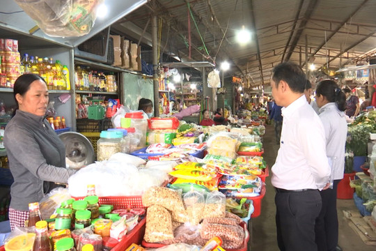 Kiểm tra công tác dự trữ hàng hóa tết tại Hàm Tân