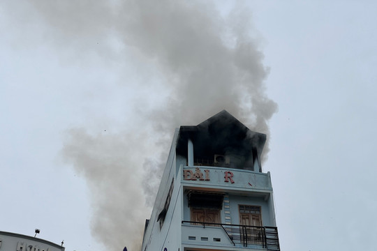 Cháy tại tầng 8 một khách sạn ở Phan Thiết