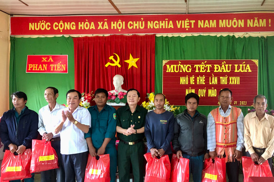 Hội Cựu chiến binh tỉnh: Thăm, chúc Tết Đầu lúa tại xã Phan Tiến