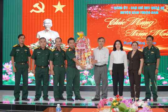 Thăm chúc Tết các xã vùng cao huyện Hàm Thuận Nam