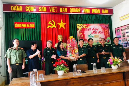 Thăm, chúc tết các đơn vị bảo vệ rừng, thủy lợi, lực lượng vũ trang  ở Bắc Bình, Tuy Phong