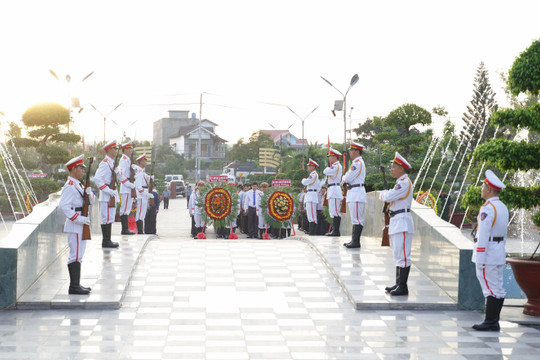 Lãnh đạo tỉnh viếng Nghĩa trang Liệt sỹ nhân dịp Tết Nguyên đán Quý Mão năm 2023