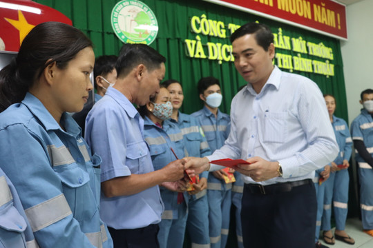 
Đồng chí Nguyễn Hoài Anh thăm, chúc tết nhiều đơn vị nhân dịp Tết Nguyên đán