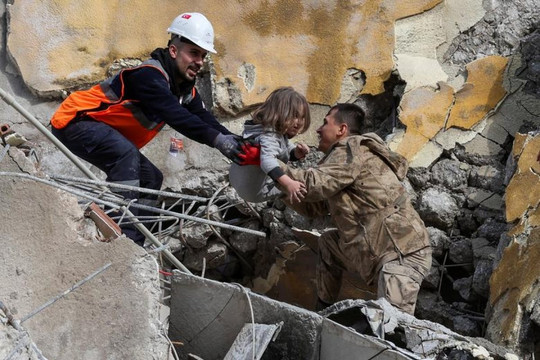 Động đất tại Thổ Nhĩ Kỳ và Syria: Số nạn nhân thiệt mạng vượt quá 7.800 người