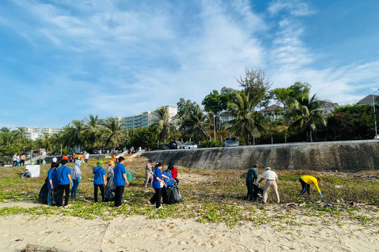 Phan Thiet launched an overall cleaning campaign to embellish the city landscape