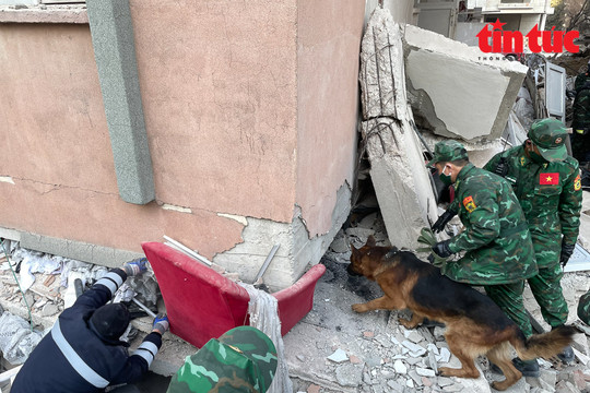 Lực lượng cứu hộ Quân đội tìm thấy 3 vị trí nạn nhân ở Thổ Nhĩ Kỳ