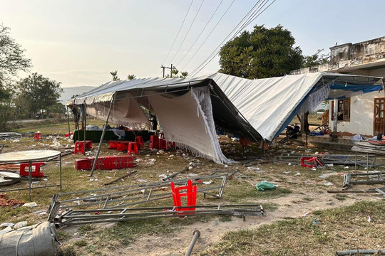 Hàm Thuận Nam:﻿ Lốc xoáy bất ngờ khiến 15 người bị thương trong tiệc cưới