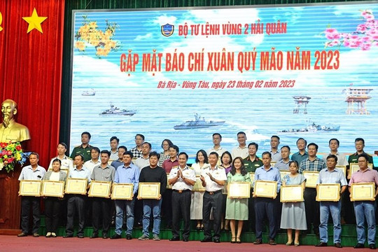 Bộ Tư lệnh Vùng 2 Hải quân tổ chức gặp mặt báo chí xuân Quý Mão
