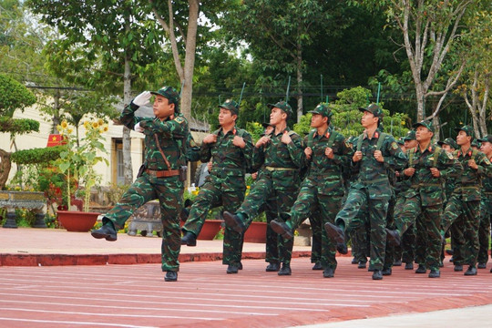 Chùm ảnh: Lực lượng vũ trang tỉnh ra quân huấn luyện năm 2023 