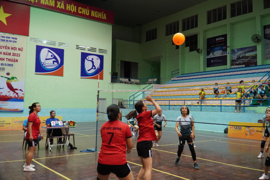 Khai mạc giải Vô địch bóng chuyền hơi nữ - Cúp SHB Bình Thuận