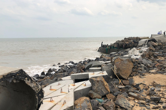Tiến Thành (Phan Thiết):﻿ Ước thiệt hại 700 triệu đồng do sóng lớn kết hợp triều cường